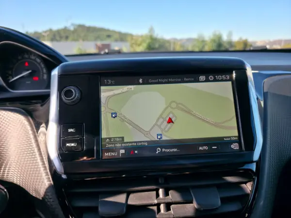 Peugeot 2008 1.2 PureTech Signature 14