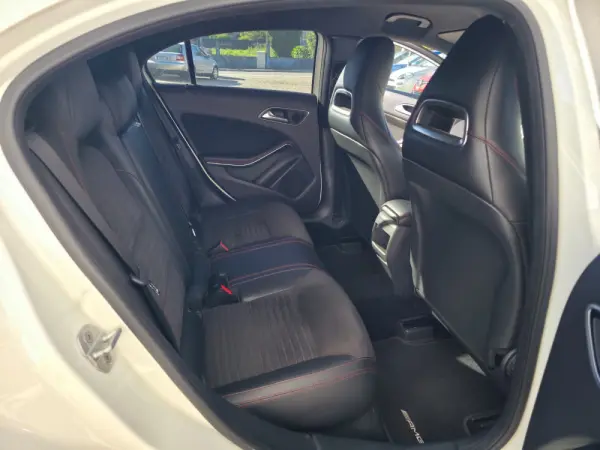 Mercedes-Benz A 180 d AMG Line 13