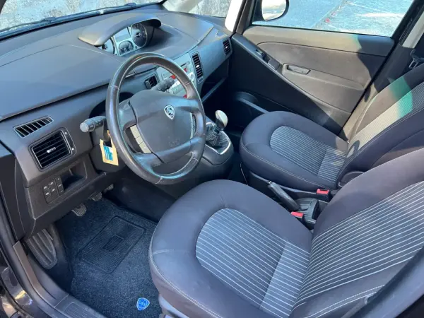 Lancia Musa 1.4 16V Platino 9