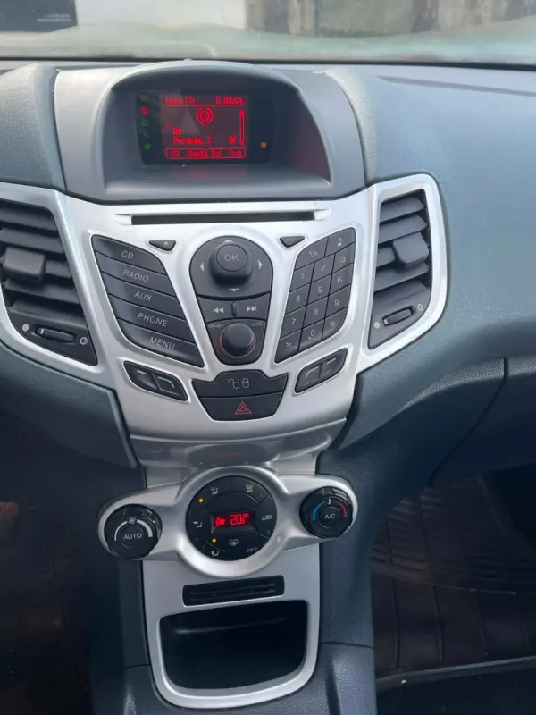 Ford Fiesta 1.4 TDCI Titanium 8