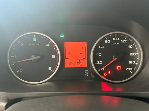 Mitsubishi L200 2.4 DI-D Club Invite 4WD 12