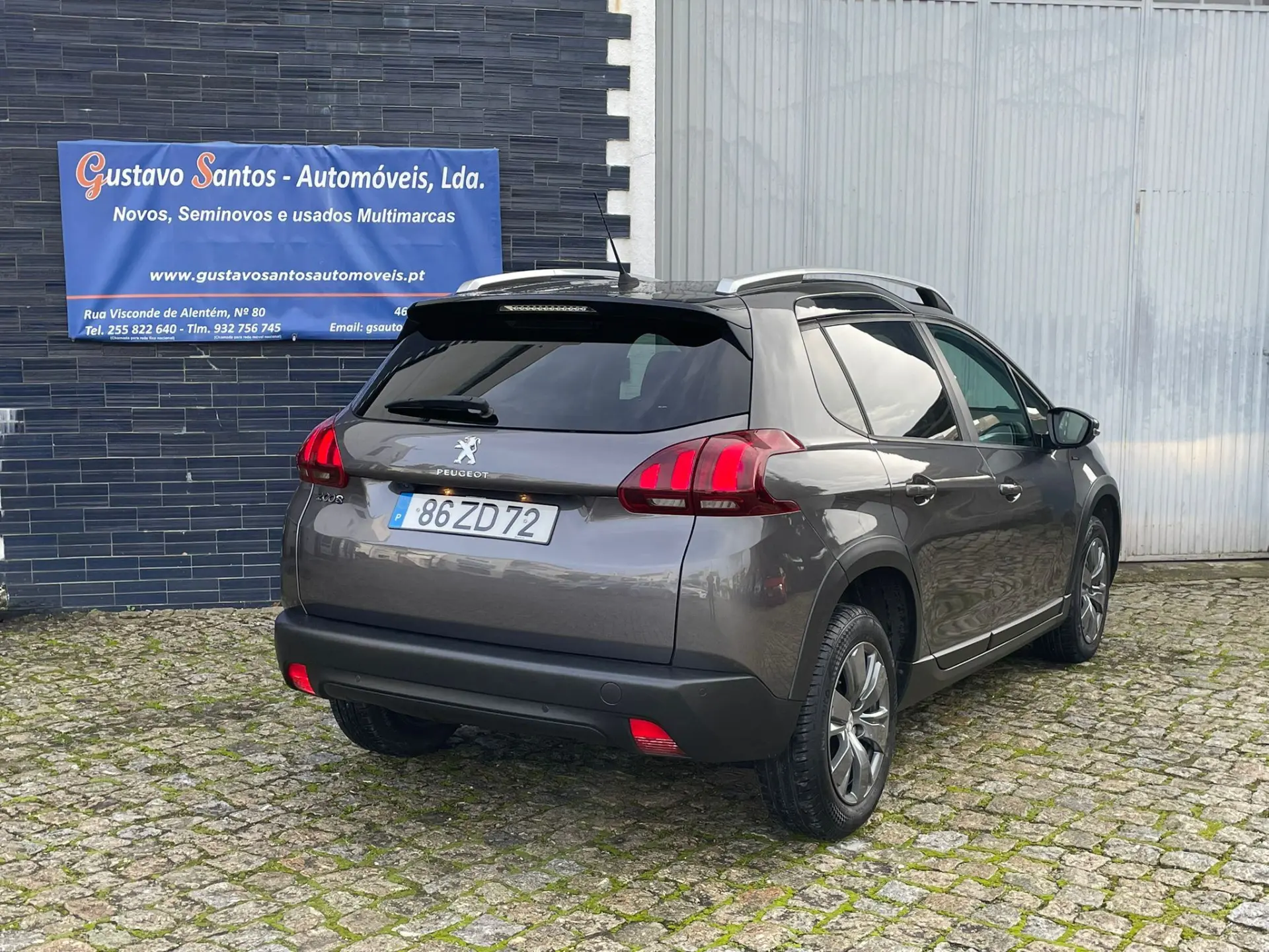 Peugeot 2008 1.2 PureTech Signature 8