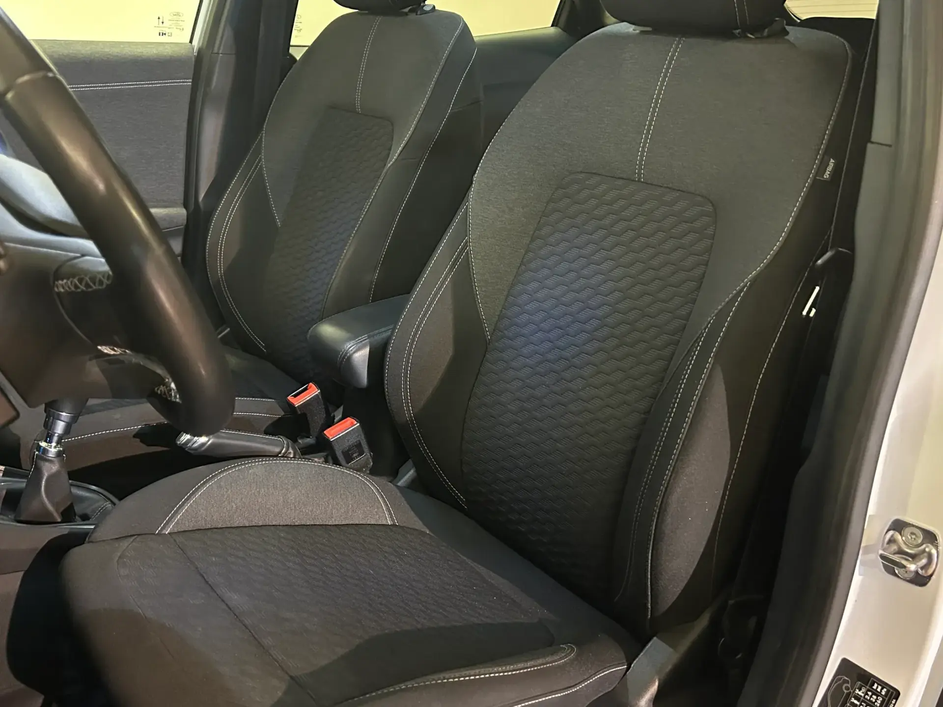 Ford Puma 1.0 EcoBoost MHEV Titanium Design 8