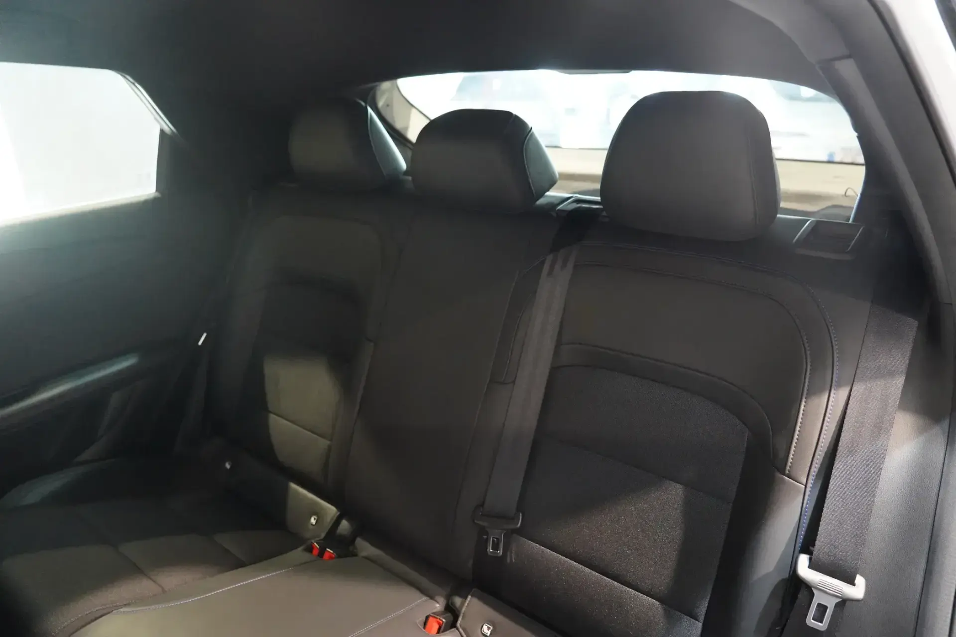 MG MG4 64 kWh Luxury 18