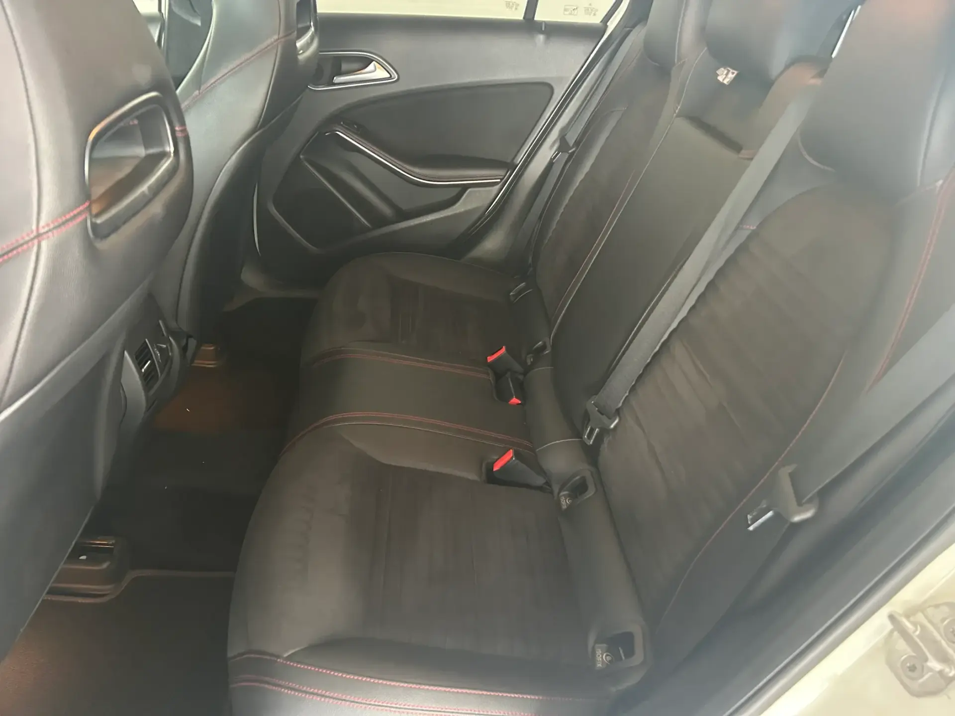 Mercedes-Benz A 180 d 7G-DCT AMG Line 11