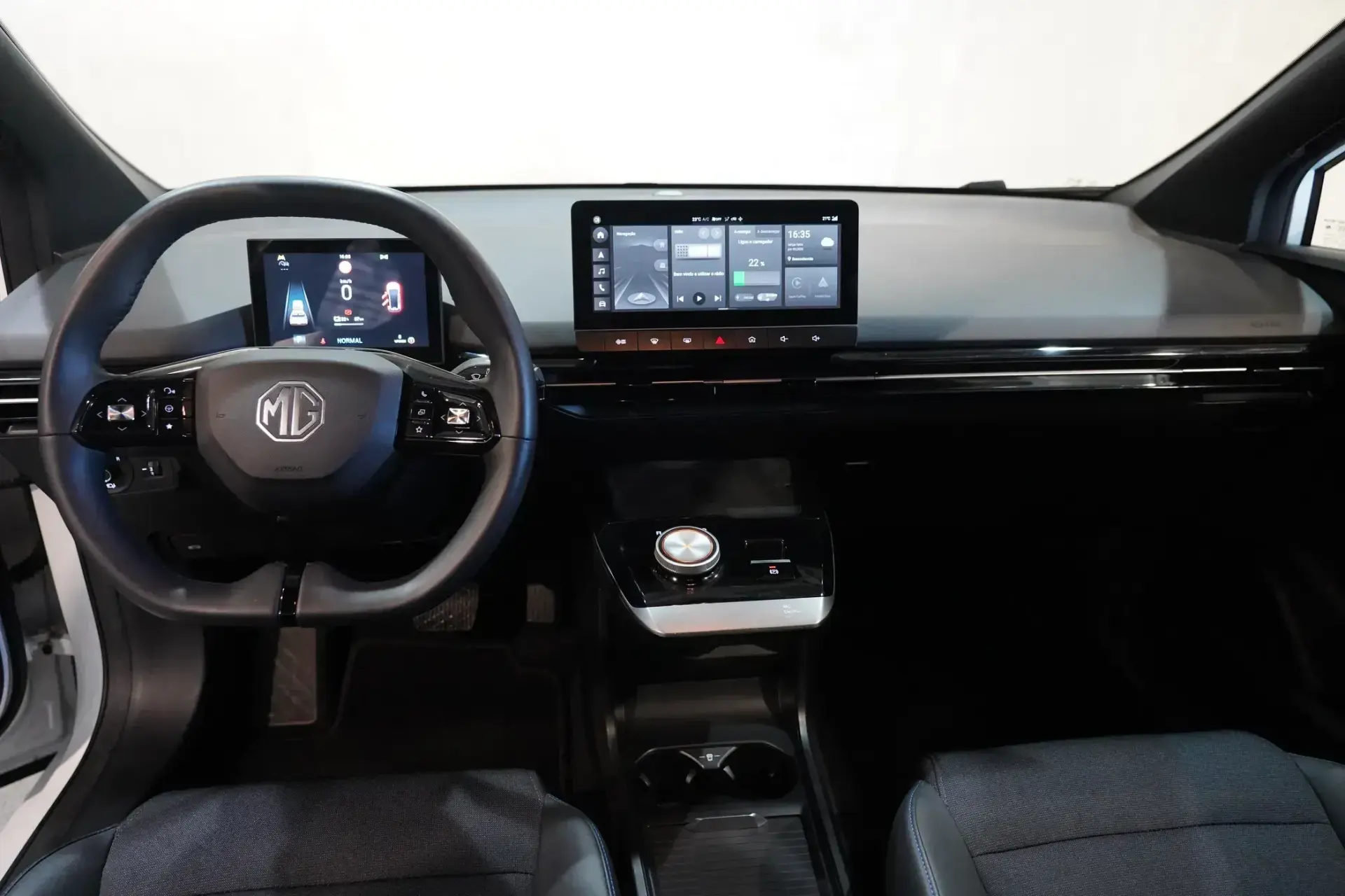 MG MG4 64 kWh Luxury 5
