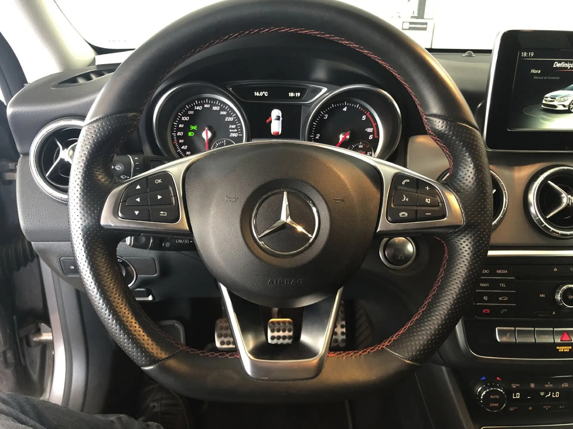 Mercedes-Benz CLA 180 d Shooting Brake AMG Line 8