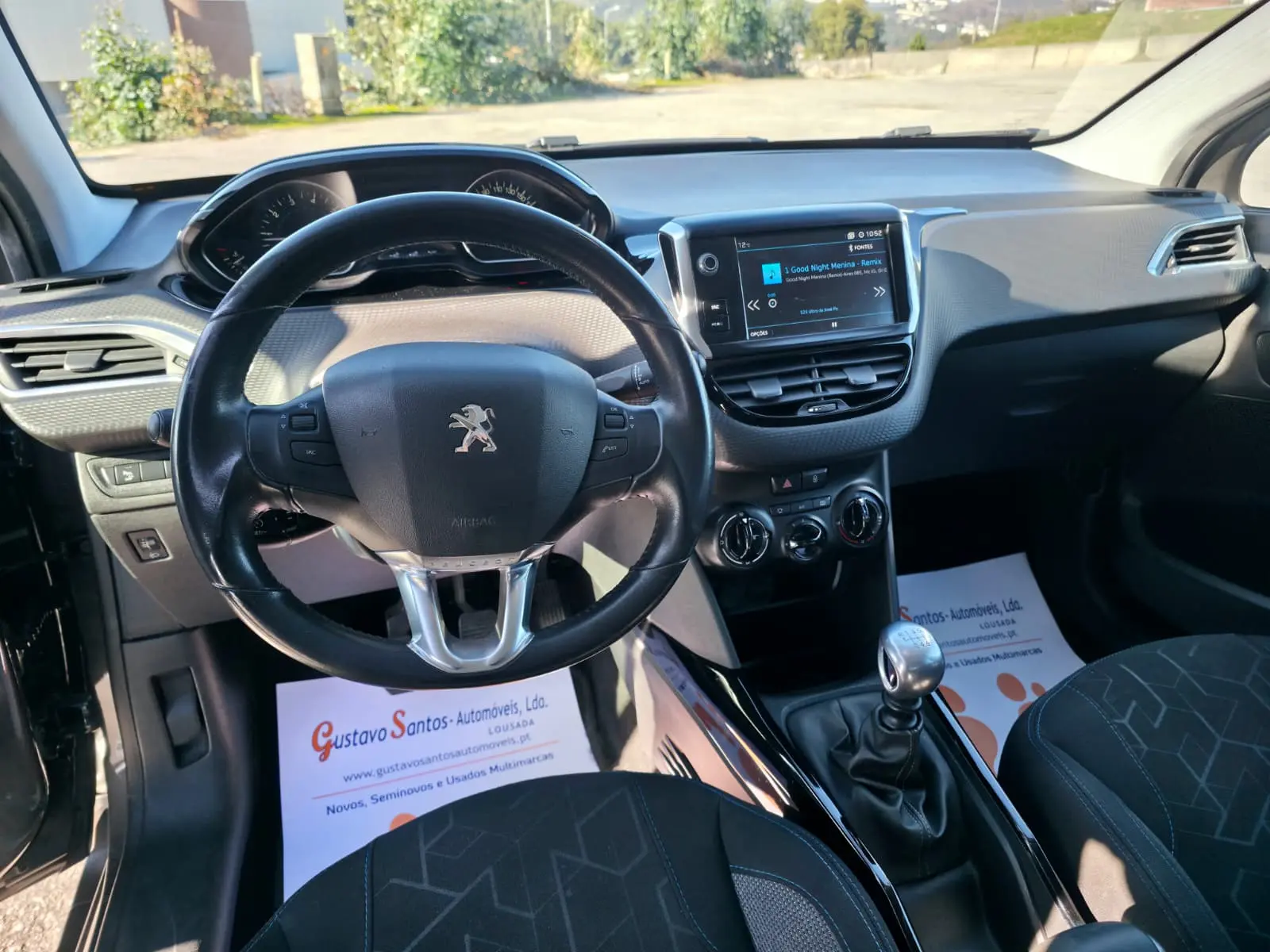 Peugeot 2008 1.2 PureTech Signature 9