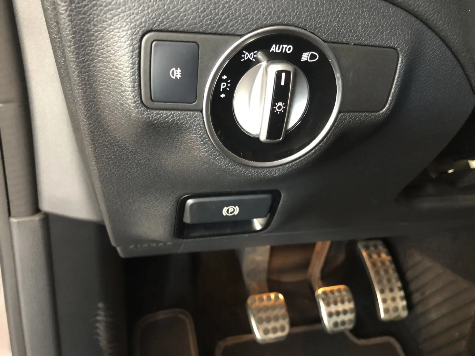 Mercedes-Benz CLA 180 d Shooting Brake AMG Line 13