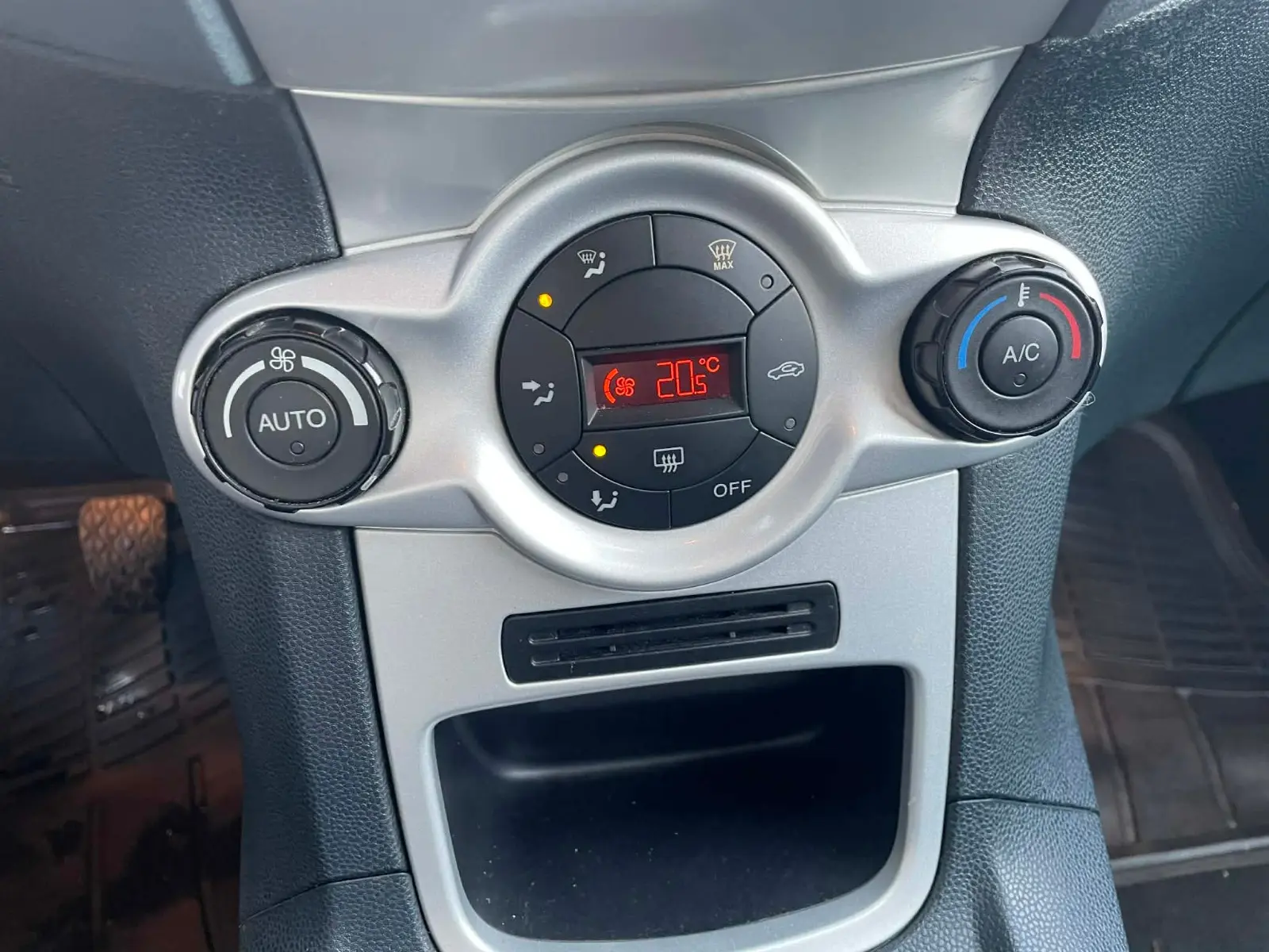 Ford Fiesta 1.4 TDCI Titanium 11