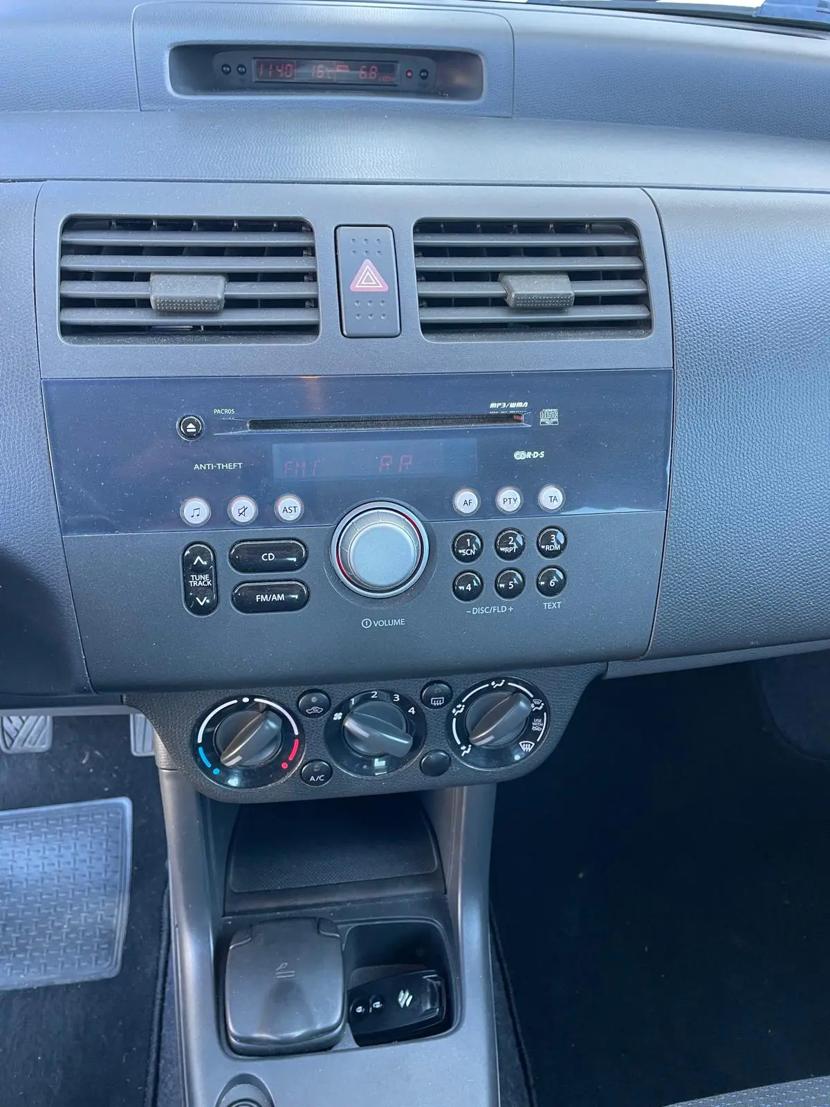 Suzuki Swift 1.3 16V GLX 11