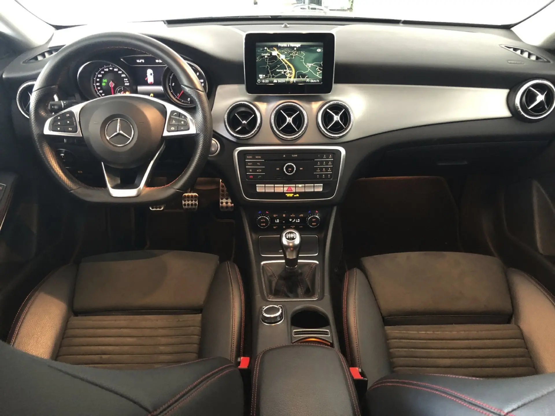 Mercedes-Benz CLA 180 d Shooting Brake AMG Line 5