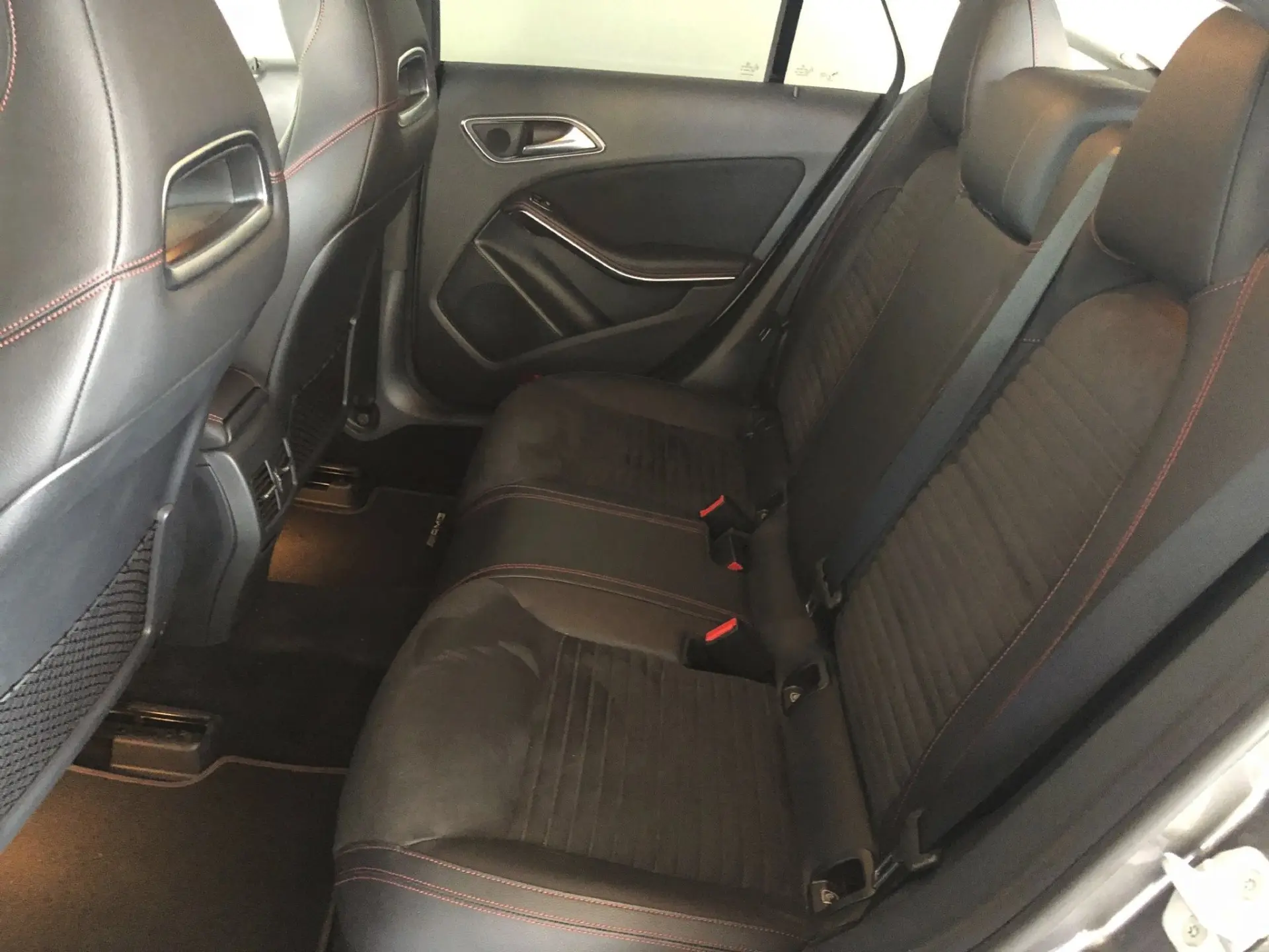 Mercedes-Benz CLA 180 d Shooting Brake AMG Line 15