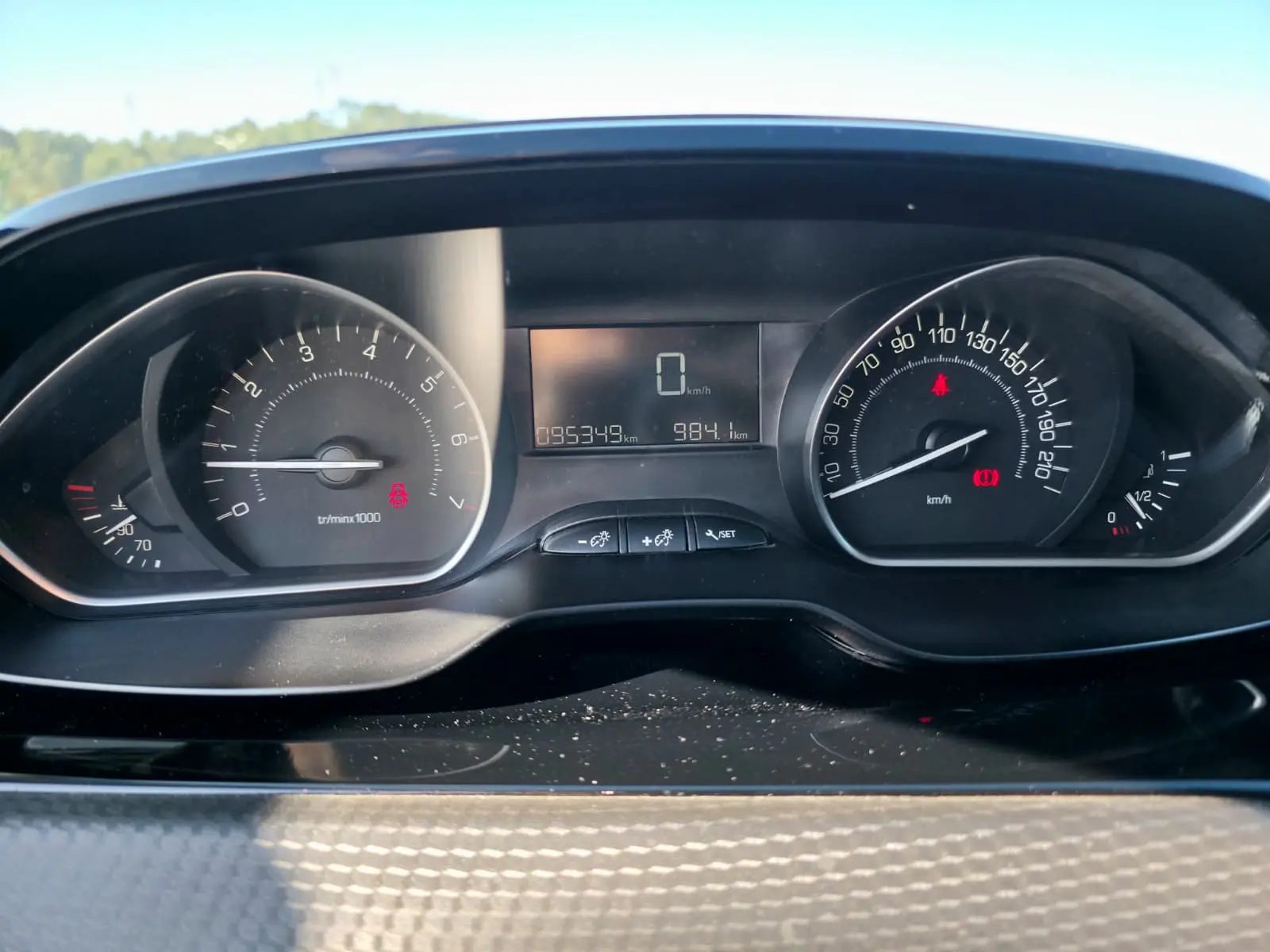 Peugeot 2008 1.2 PureTech Signature 16