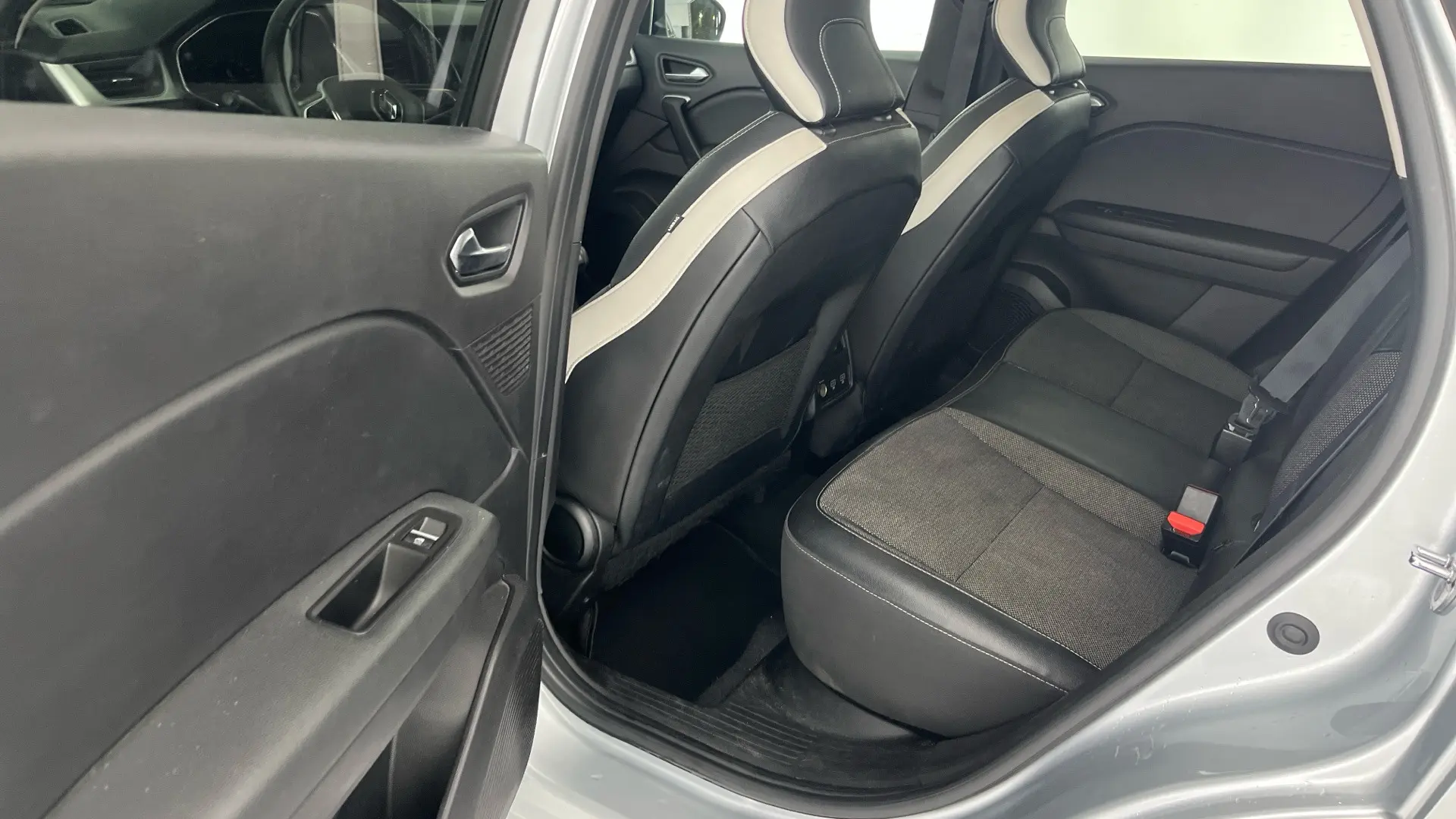 Renault Captur 1.0 TCe Intens 10