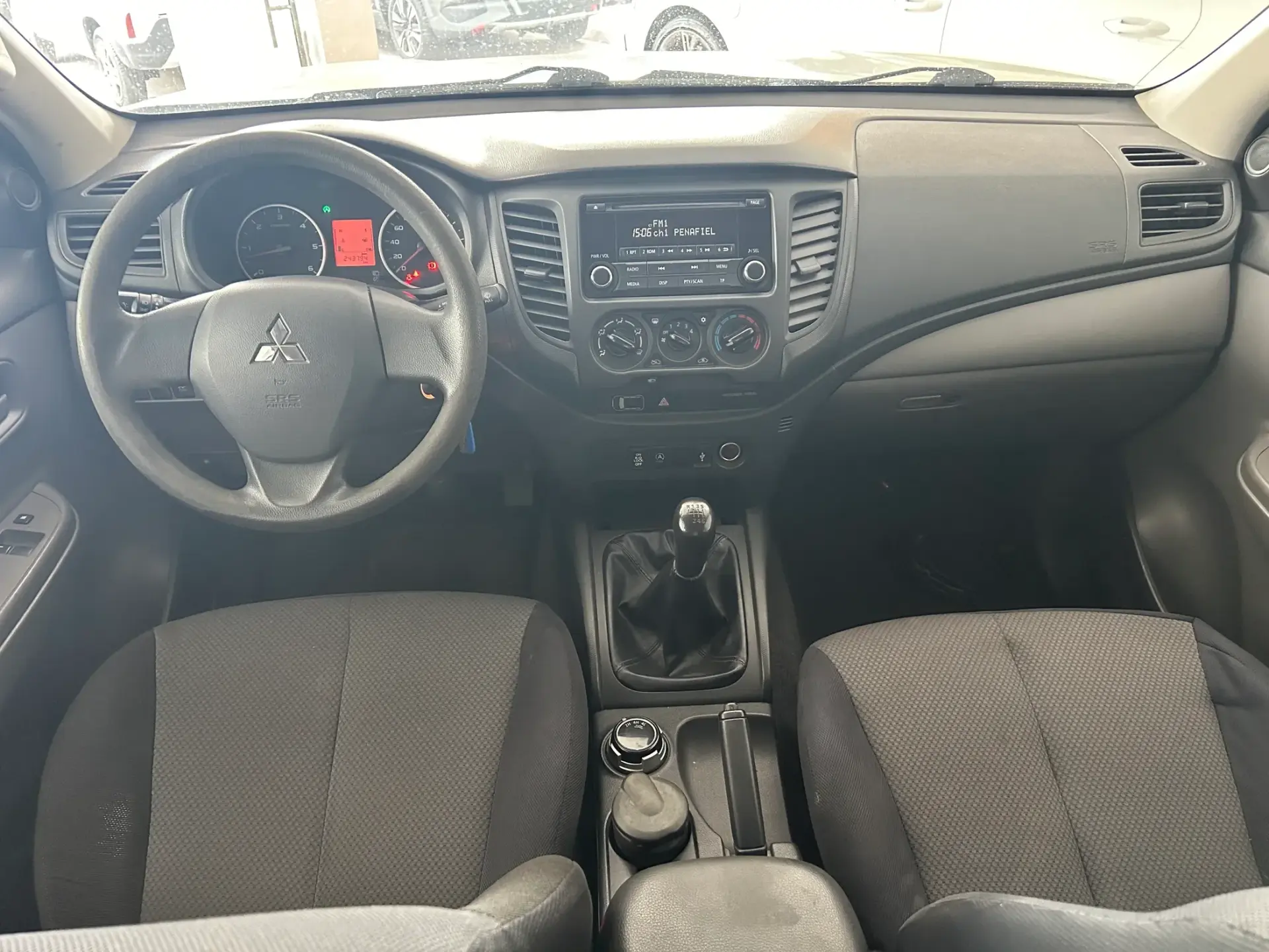 Mitsubishi L200 2.4 DI-D Club Invite 4WD 6