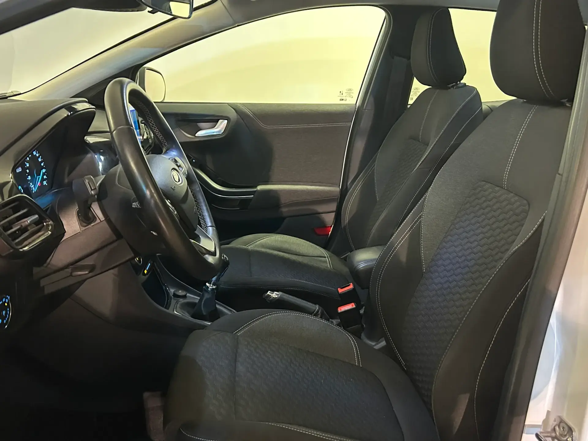 Ford Puma 1.0 EcoBoost MHEV Titanium Design 6