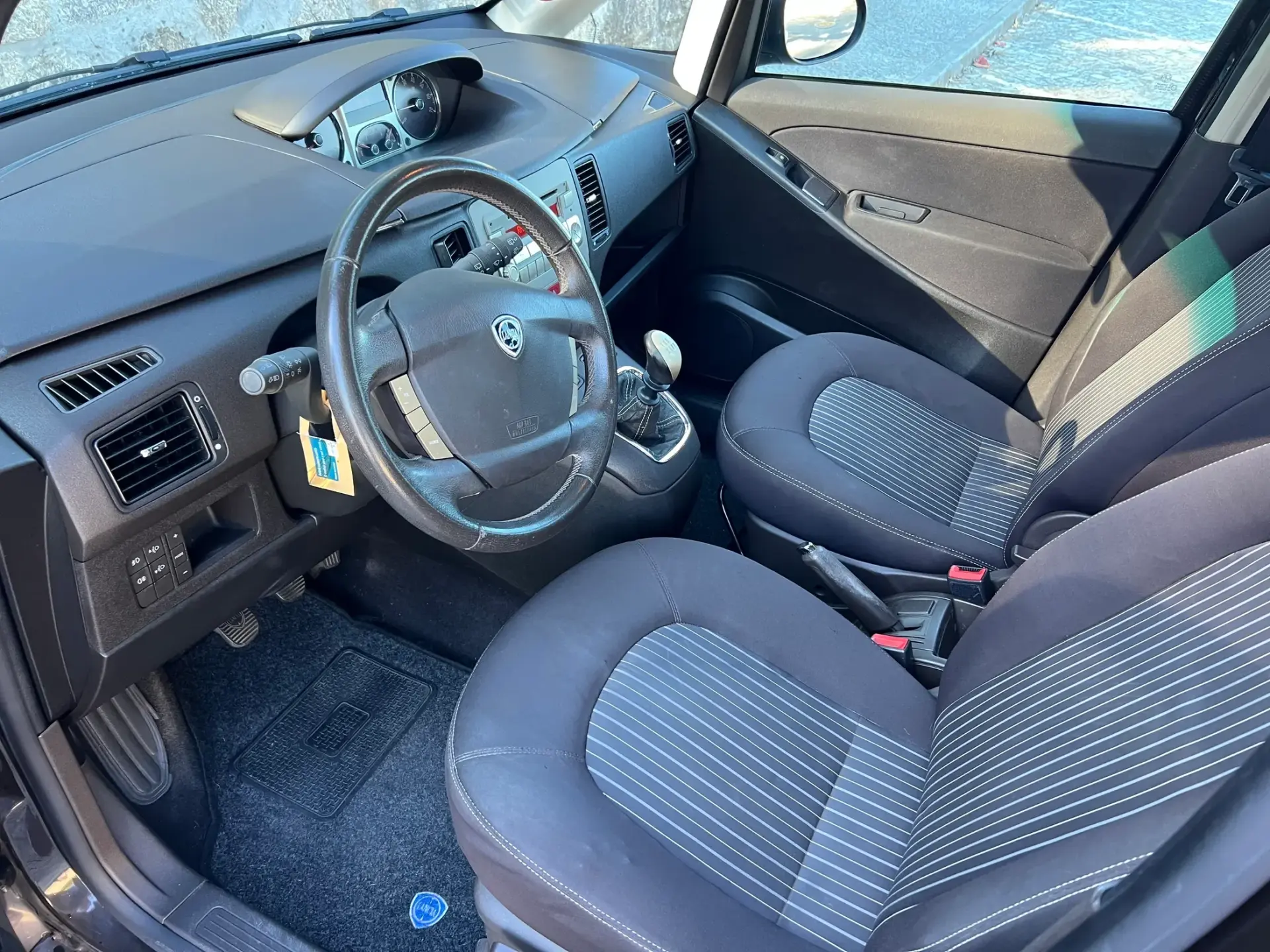 Lancia Musa 1.4 16V Platino 9