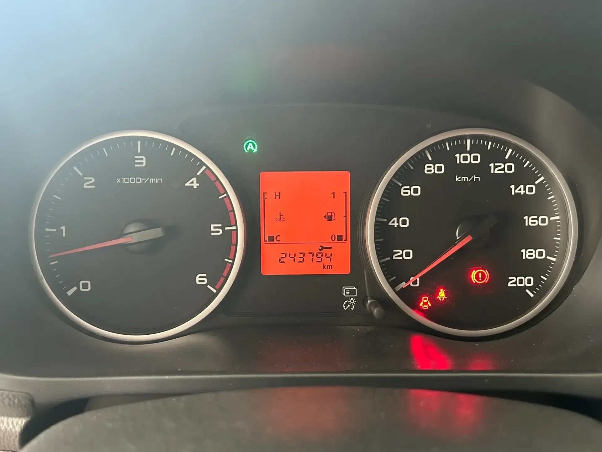 Mitsubishi L200 2.4 DI-D Club Invite 4WD 12