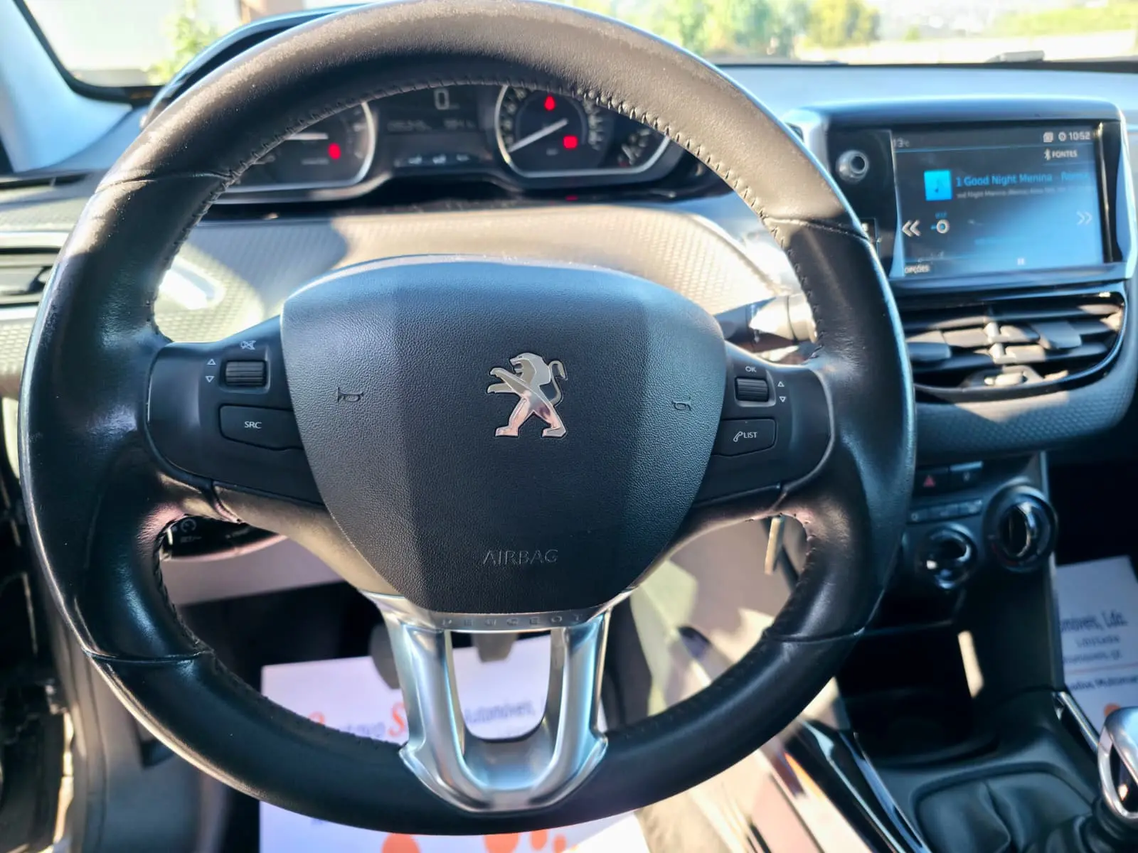 Peugeot 2008 1.2 PureTech Signature 10