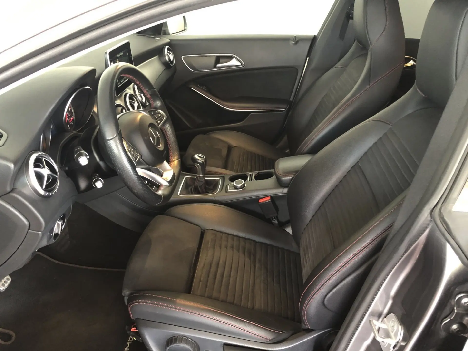 Mercedes-Benz CLA 180 d Shooting Brake AMG Line 6