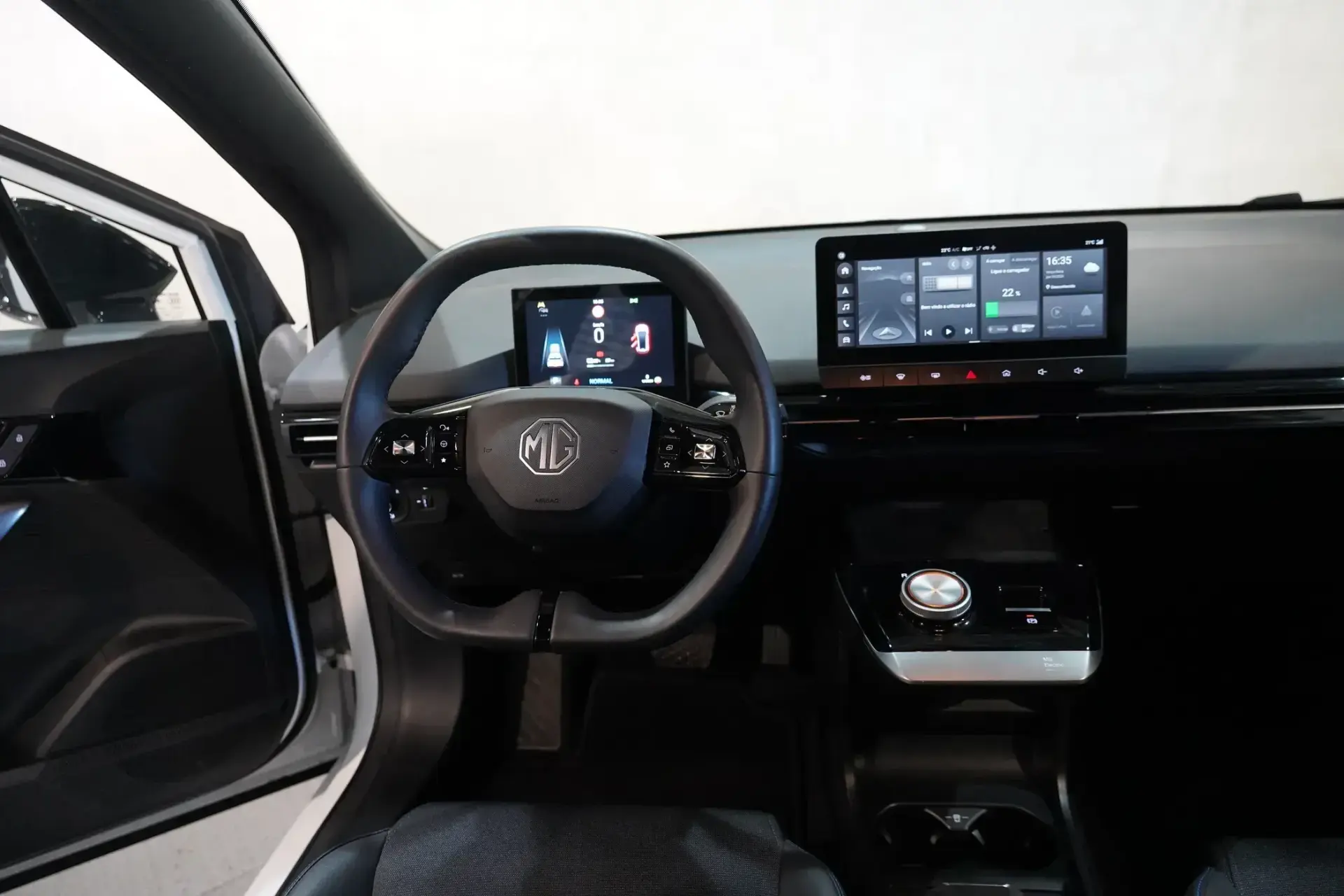 MG MG4 64 kWh Luxury 6