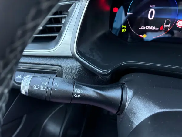 Renault Captur 1.6 HYBRID E-TECH INTENS 19