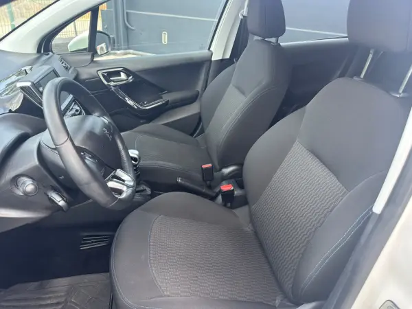 Peugeot 208 1.5 BlueHDi Signature 14