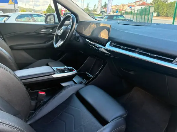 BMW 218 Active Tourer i Line Luxury Auto 33