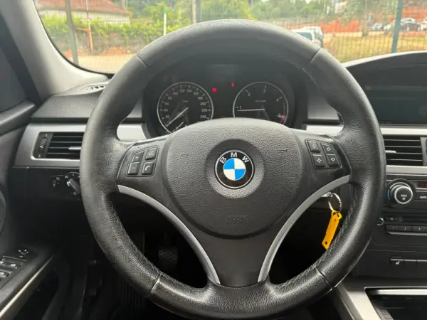 BMW 318 d Touring 12