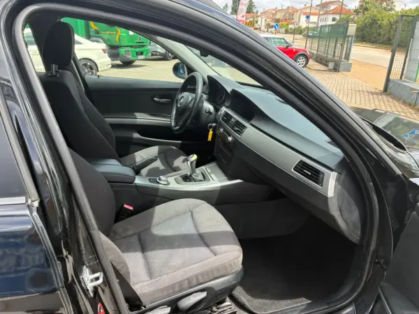 BMW 318 d Touring 21