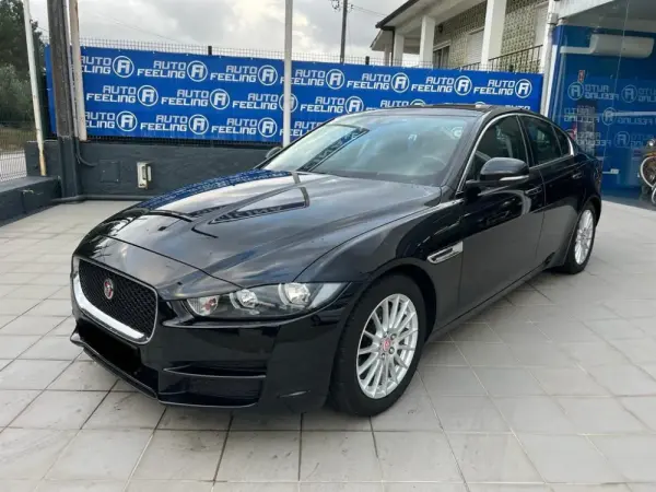 Jaguar XE 2.0 D Prestige 1