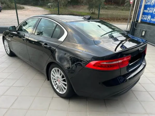 Jaguar XE 2.0 D Prestige 3