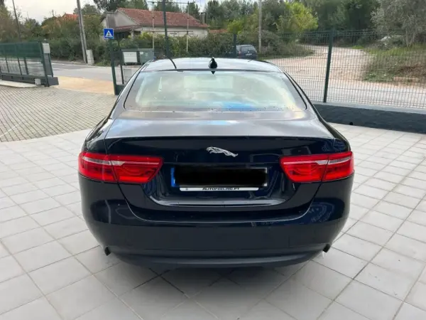 Jaguar XE 2.0 D Prestige 4