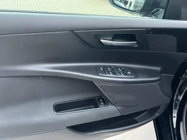 Jaguar XE 2.0 D Prestige 16