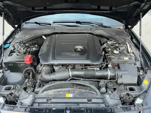 Jaguar XE 2.0 D Prestige 21