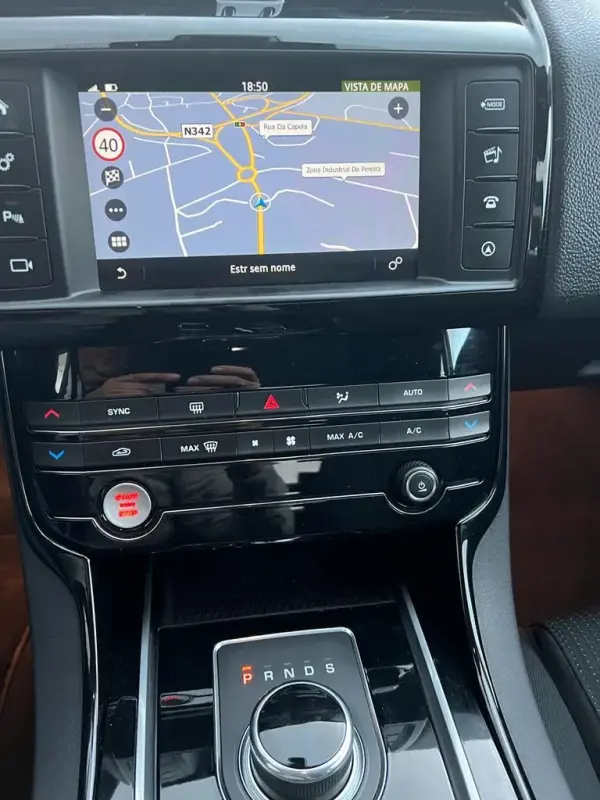 Jaguar XE 2.0 D Prestige 22