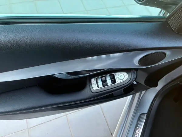 Mercedes-Benz C 300 De  HYBRID BLUE TEC AMG LINE 9