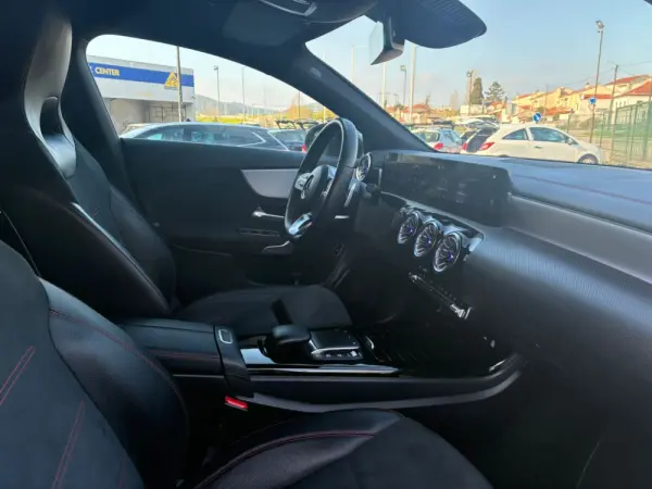 Mercedes-Benz CLA 250 250e  AMG LINE 28