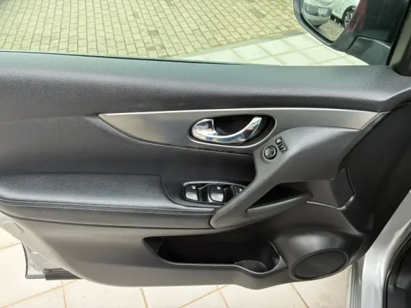 Nissan Qashqai 1.3 DIG-T N-Connecta 8