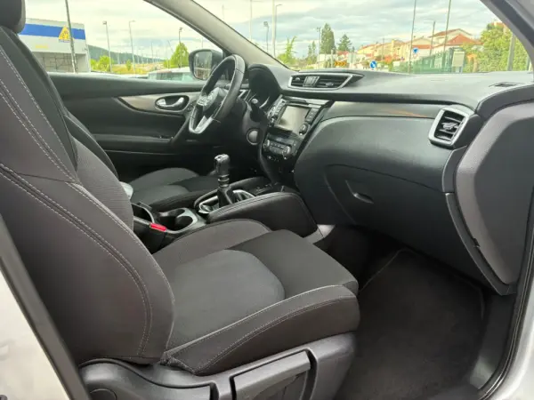 Nissan Qashqai 1.3 DIG-T N-Connecta 24