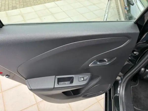 Opel Corsa 1.5 D Elegance 21