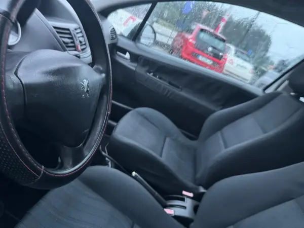 Peugeot 207 1.4 HDi Urban 6
