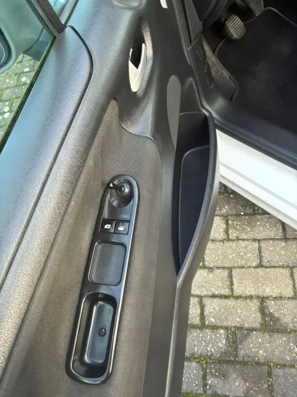 Peugeot 207 1.4 HDi Urban 9