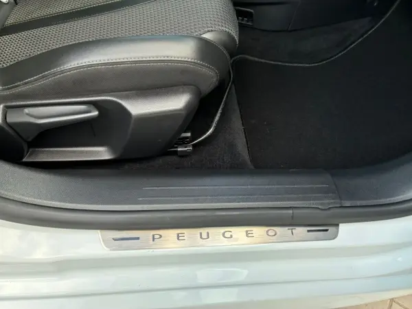 Peugeot e-208 50 kWh GT Line 32
