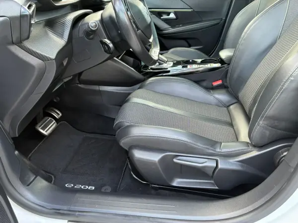 Peugeot e-208 50 kWh GT Line 33