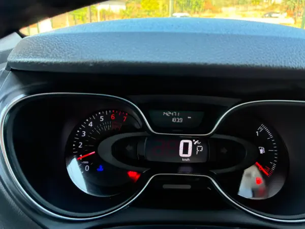 Renault Captur 1.2 TCe Initiale Paris EDC 17