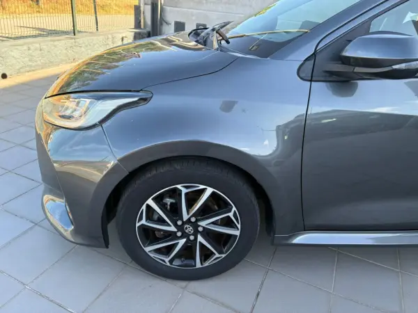 Toyota Yaris 1.5 HDF Luxury 6