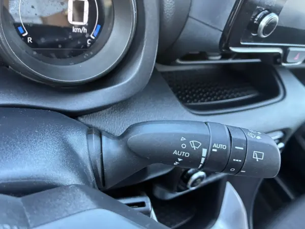 Toyota Yaris 1.5 HDF Luxury 12