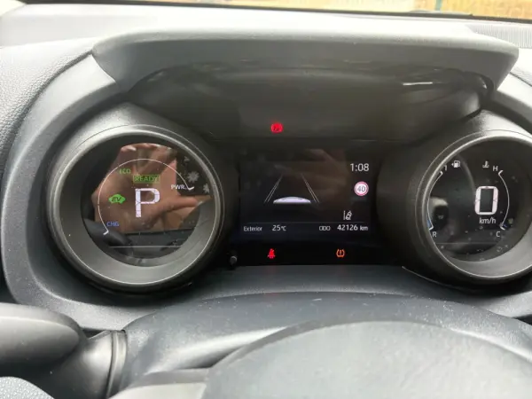 Toyota Yaris 1.5 HDF Luxury 14